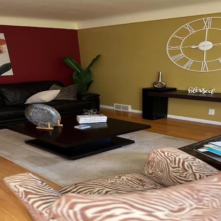 Nice Cozy Family-Sized Home In Quiet Neighborhood Oak Park 외부 사진